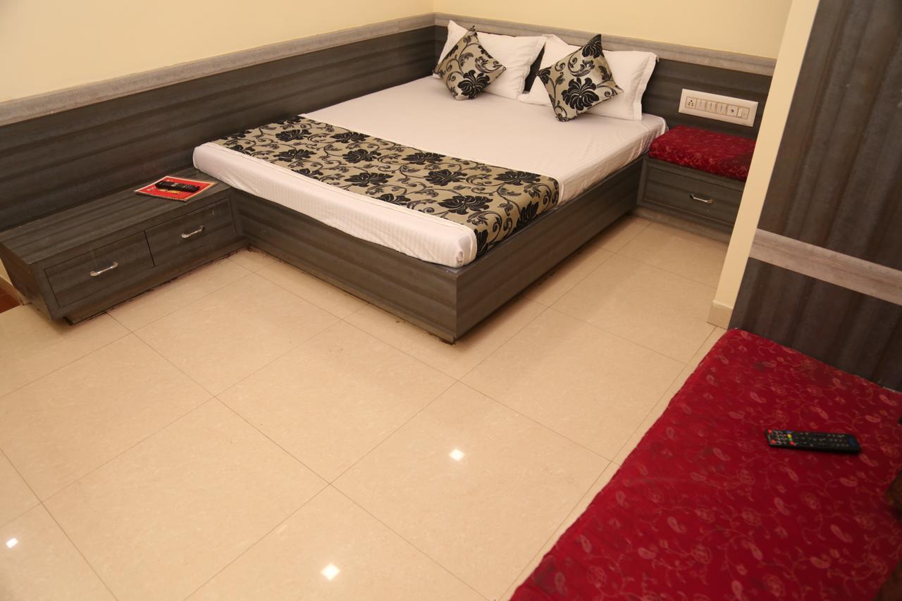 Hotel Heena Plaza Ābu Road Buitenkant foto