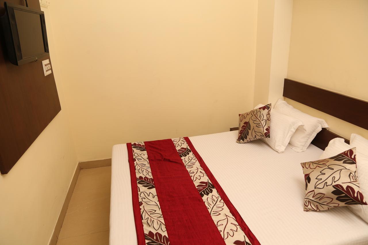 Hotel Heena Plaza Ābu Road Buitenkant foto