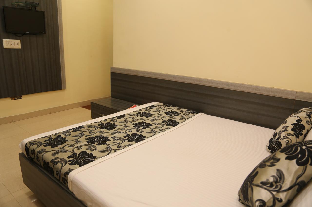 Hotel Heena Plaza Ābu Road Buitenkant foto